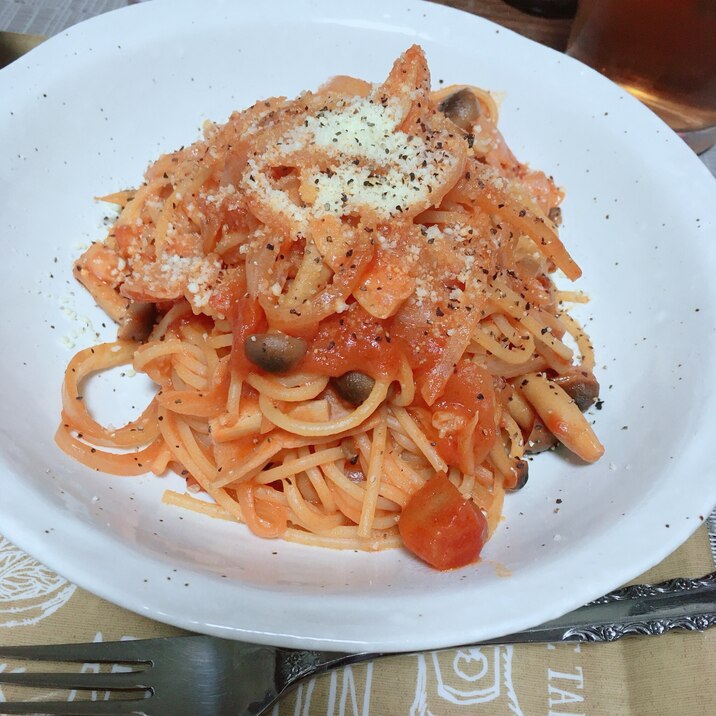 トマトソースパスタ(トマト缶、しめじ、玉ねぎ)